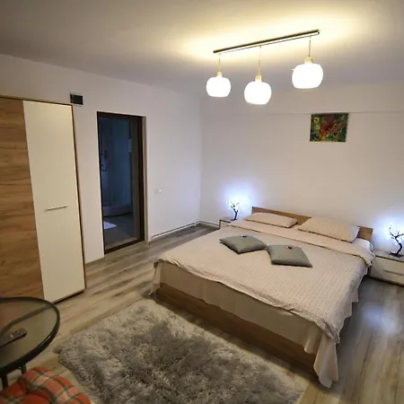 Upstairs 3* Targu Jiu